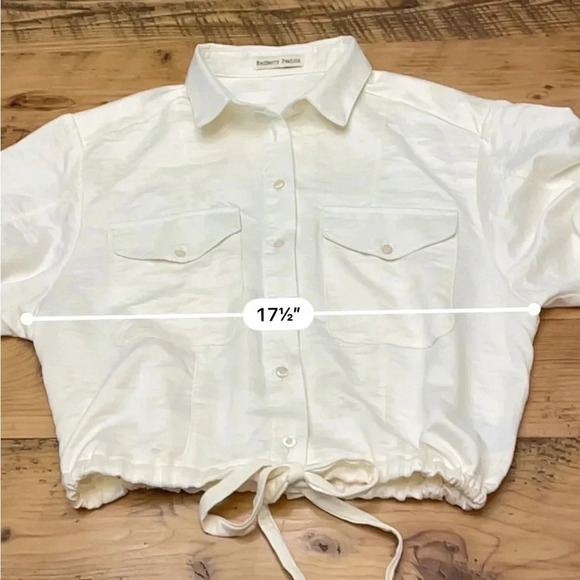 RedBerry Fashion cream button crop blouse small - Picture 9 of 9